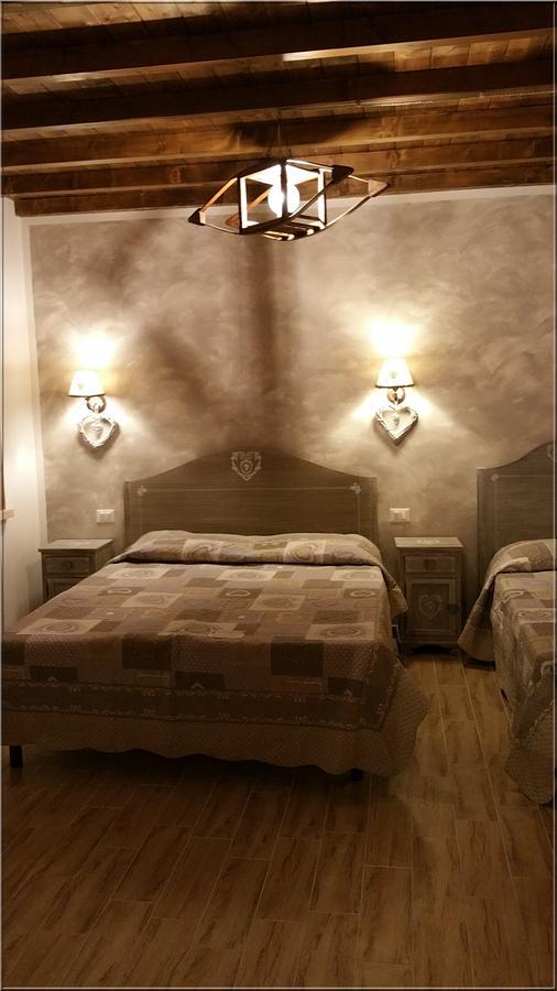 La Casa Delle Rondini Bed & Breakfast Roncoferraro Exterior photo