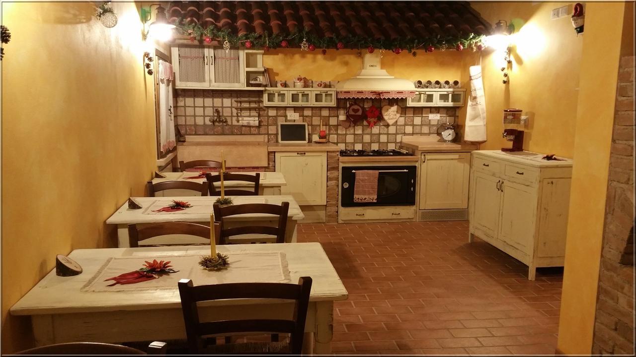 La Casa Delle Rondini Bed & Breakfast Roncoferraro Exterior photo