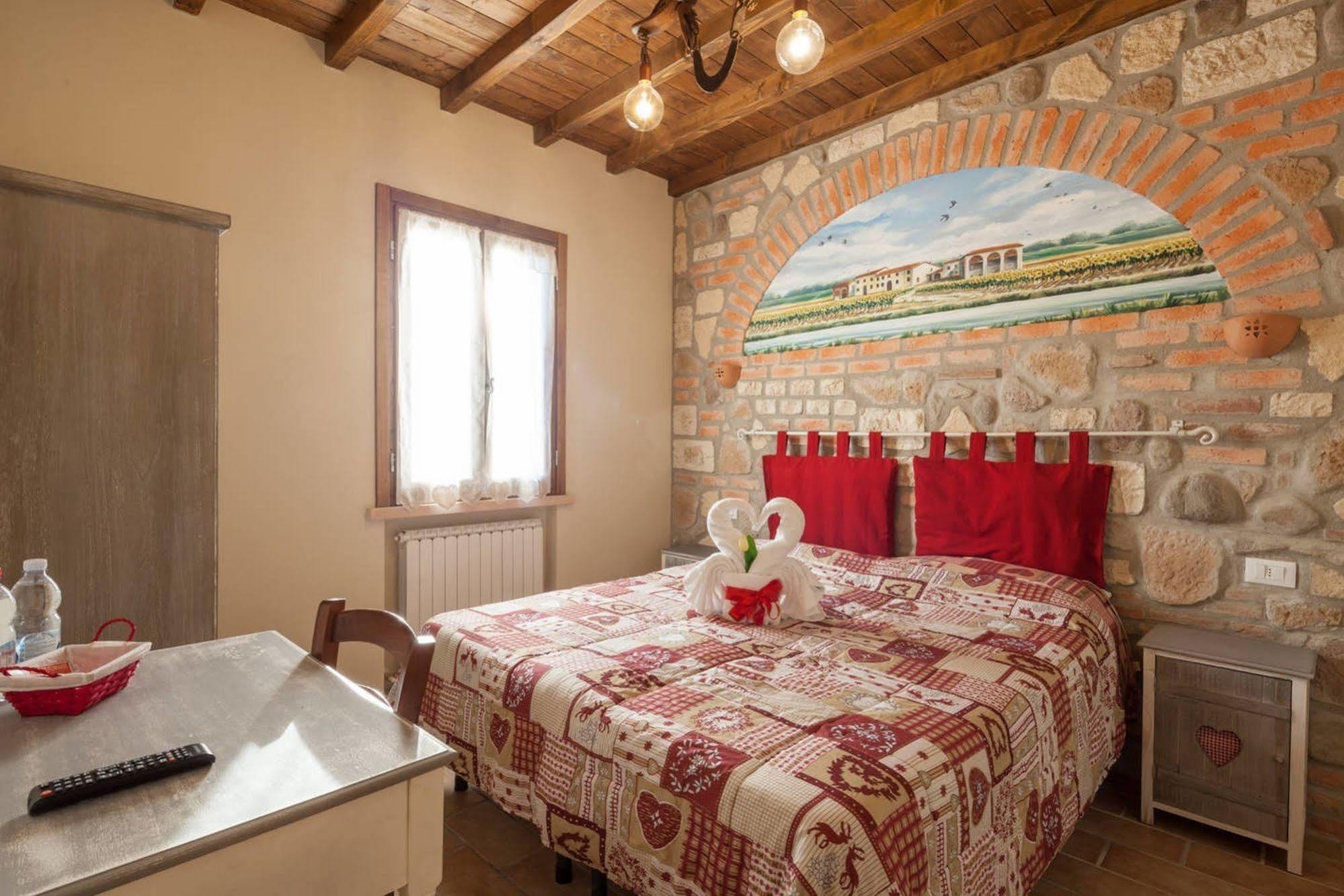 La Casa Delle Rondini Bed & Breakfast Roncoferraro Exterior photo