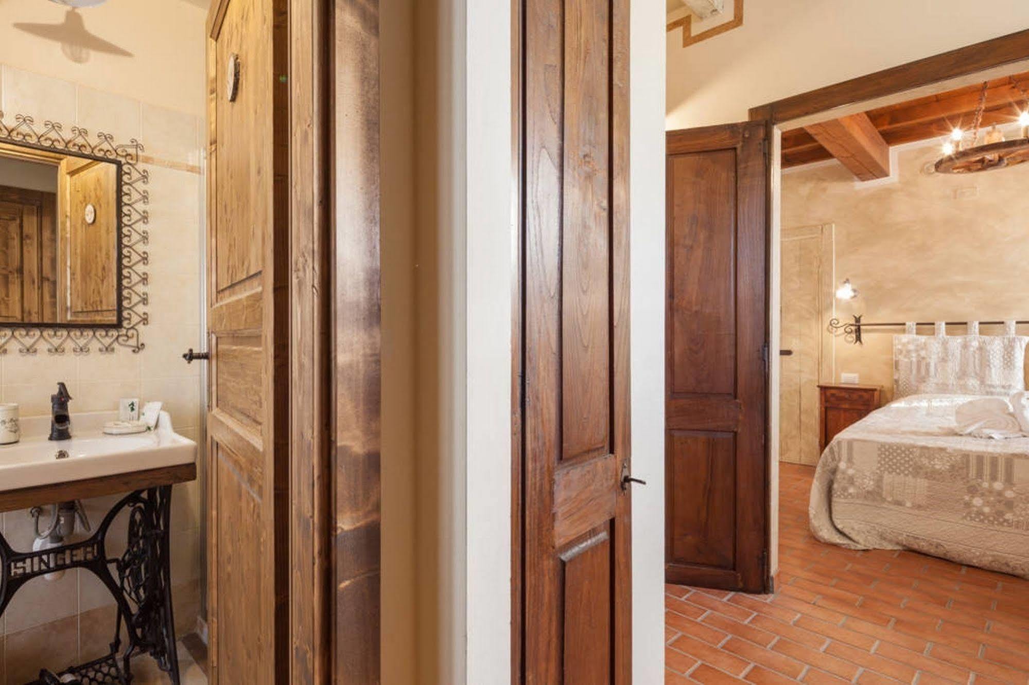 La Casa Delle Rondini Bed & Breakfast Roncoferraro Exterior photo