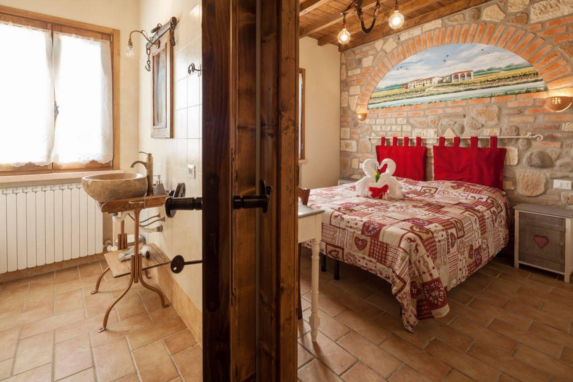 La Casa Delle Rondini Bed & Breakfast Roncoferraro Exterior photo